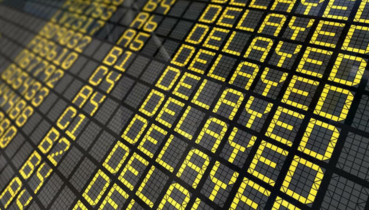 Табло с надписью DELAYED